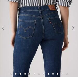 Levi’s Classic Straight Dark Wash Size 27